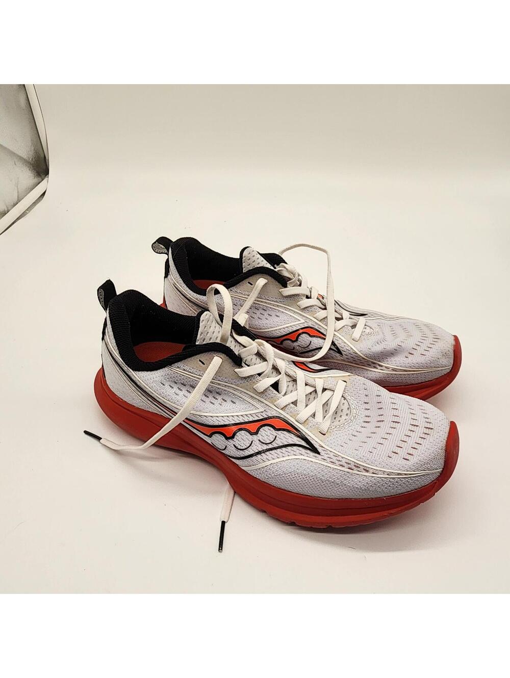 Saucony  Kinvara 13 Running Shoe, White/Blck/Vizi 10.5